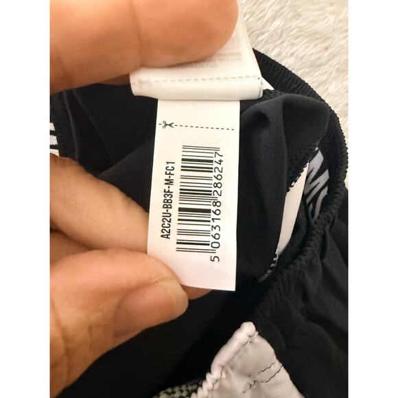 Gymshark Sport Panel 7" Shorts Black white stripe Mens M NIB zip pockets - Picture 6 of 7